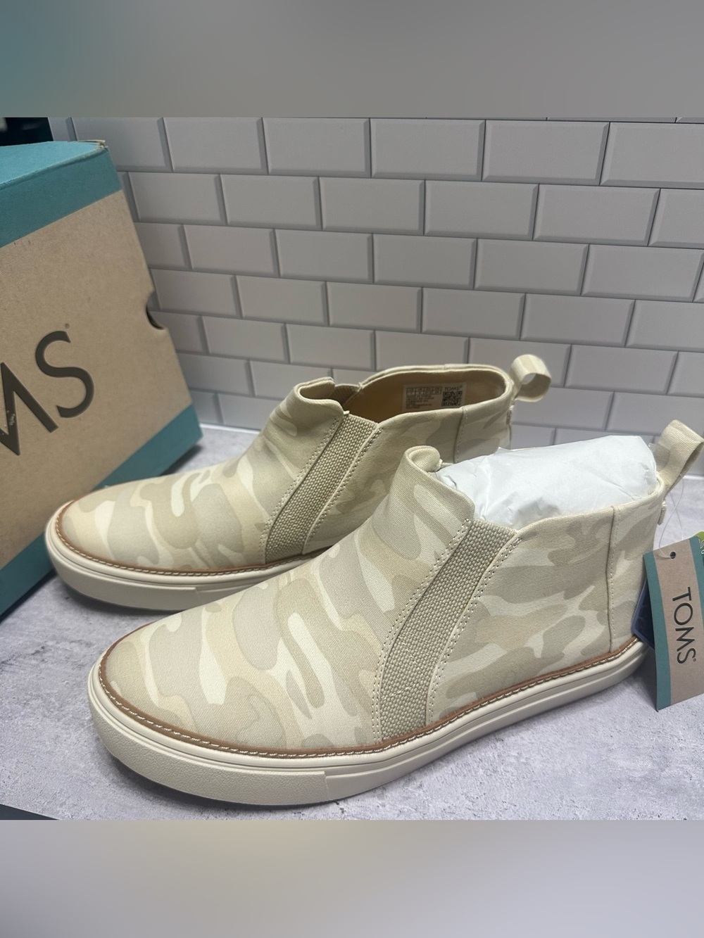 TOMS Bryce Egret Camo Slip-On High-Top Sneakers NWT Size 7